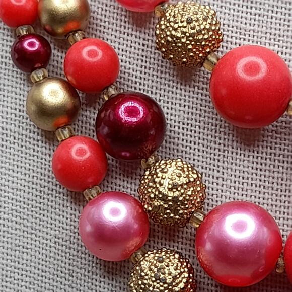 Vintage 1950s Red Pink Gold Beaded Necklace, Three Strands, Gold Tone, 15 Inch - Picture 6 of 11